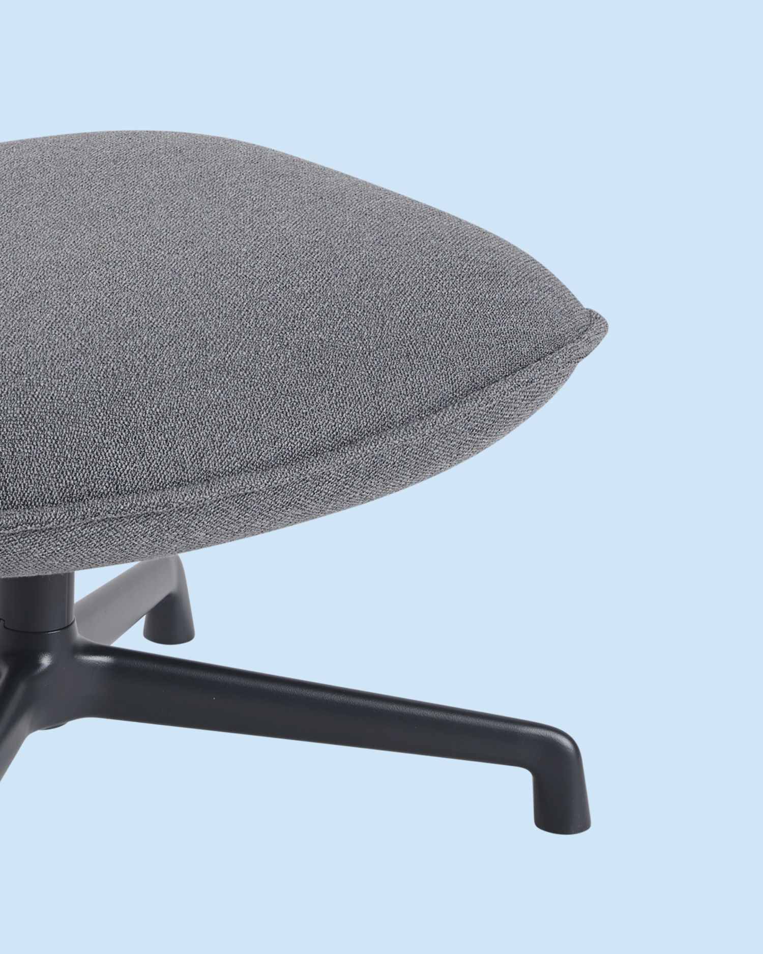 Doze Lounge Chair | Grand, modern comfort Doze Lounge Chair | Grand, modern comfort