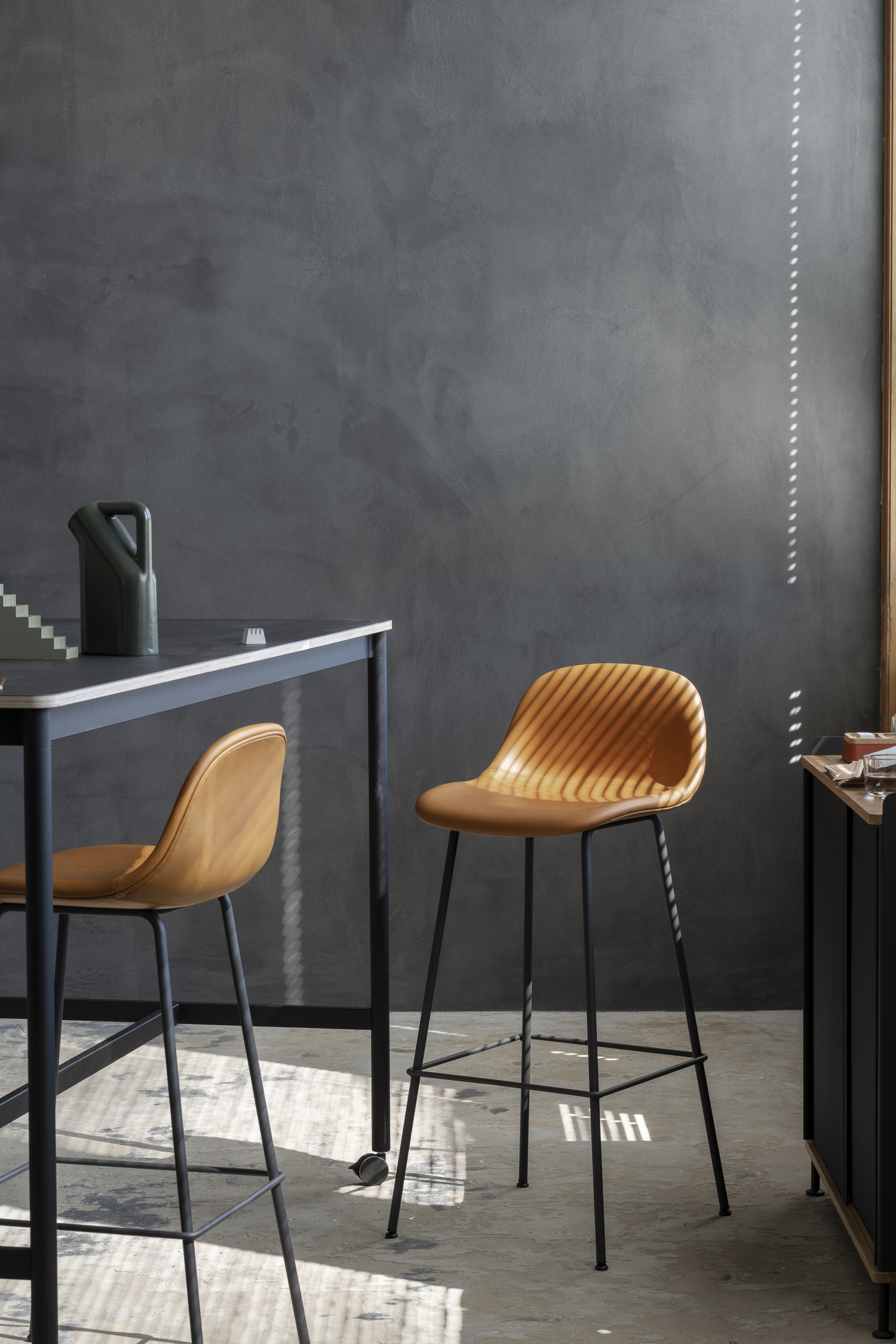 Muuto ハイチェア Fiber Counter Stool Fiber Bar Stool | Characteristic design for everyday use