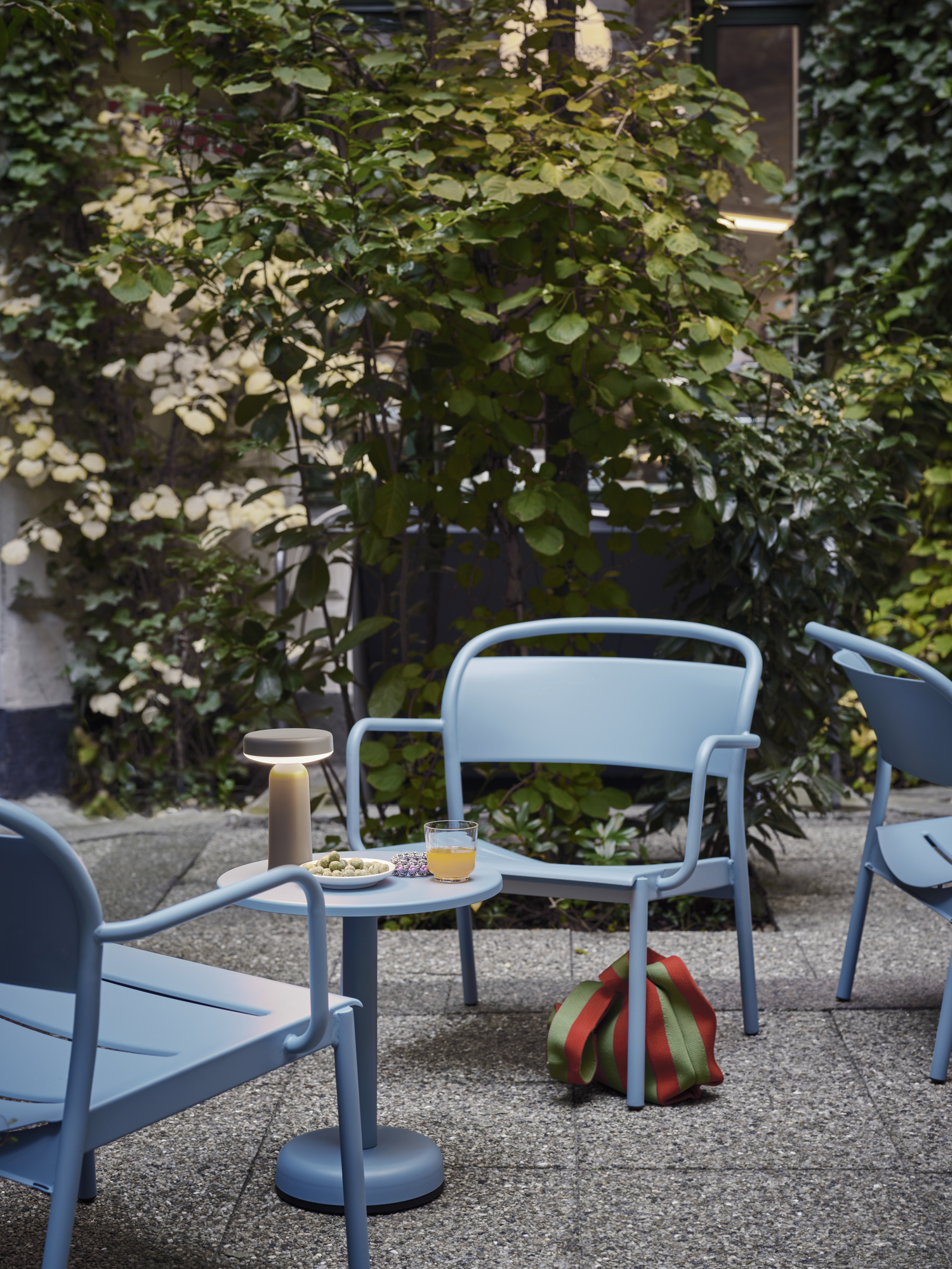 Linear Steel Coffee Table | Elegant and modern outdoor design